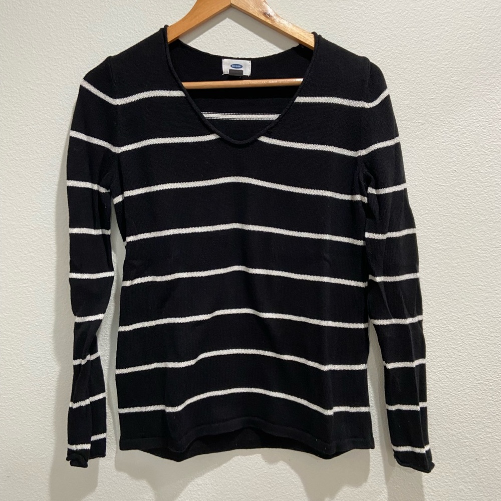 Old Navy Black and White V-Neck Sweater